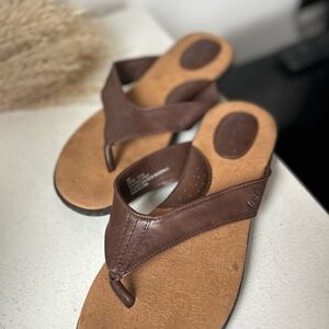 boc Brown Leather Flip Flop Sandals size 9